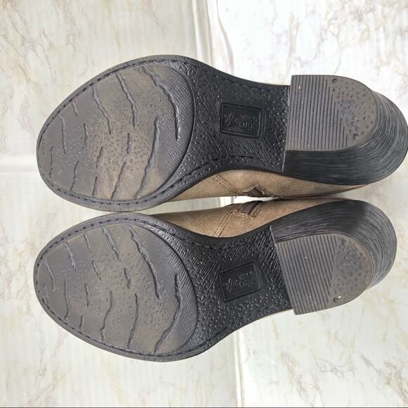 EuroSoft Heeled Ankle Boot Lasercut Shroud Western Tan with Buckles 8M - Picture 10 of 11